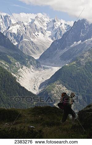 été Randonnée Au Dessus Chamonix Mont Blanc Vallée Dans Les Mont Blanc Massif Chaîne De Montagnes à Mer Glace Sea De Ice Glacier