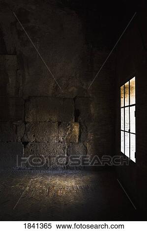 ضوء الشمس من خلال النافذة إلى داخل داكن Room Rome إيطاليا معرض الصور الفوتوغرافية 1841365 Fotosearch