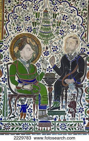 インド Rajasthan Dungarpur ガラス 象眼 仕事 で 挿入図 ミニチュア絵画 描写 歴史的 マハーラージャ そして イギリス Raj Official Juna Mahal ストックイメージ Fotosearch