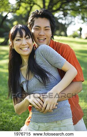 若い, 日本人　夫婦, ポーズを取る, 一緒に。 ストックフォト/写真素材