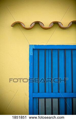 Stock Image - A Building In Cuba. Fotosearch