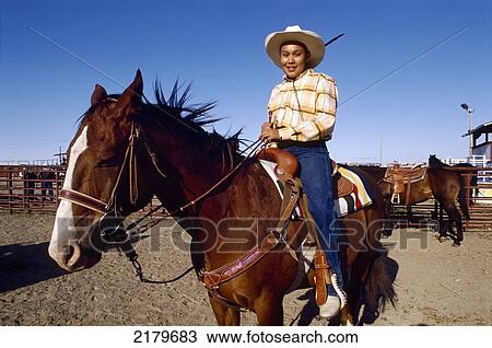 Stock Image - A Female Crow Indian Taking Part During The All Indian Rodeo During The Annual Crow Fair (August), The Largest Native American Festival In The Usa. The Crow (Apsaaloke, Apsaroke Or Absaroke) Live In The Crow Reservation (Montana, Usa).. Fotosearch