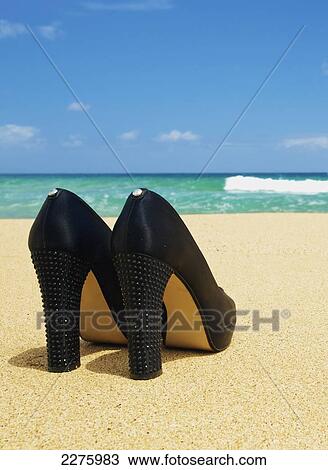 hawaiian beach shoes