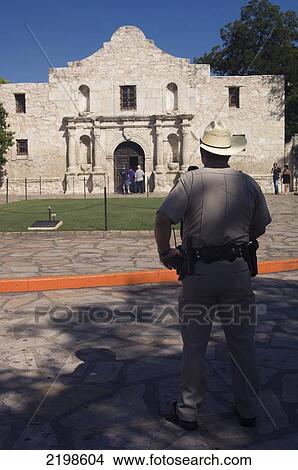 Picture - A State Trooper In Front Of The Alamo Fort San Antonio, Texas, Usa. Fotosearch