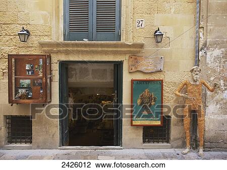 A street scene in the old quarter of Lecce; Salento, Italy View Large Photo Image Stock Image - A street scene in the old quarter of Lecce; Salento, Italy. Fotosearch