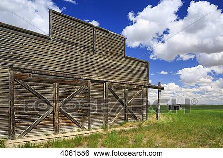 Stock Photograph - Abandoned building in the prairies near Leader; Saskatchewan, Canada. Fotosearch