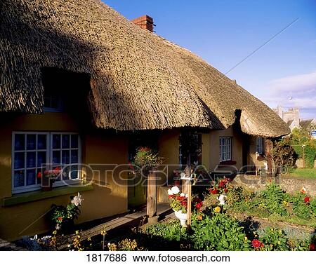Adare Co Limerick Ireland Thatched Cottage Stock Photograph