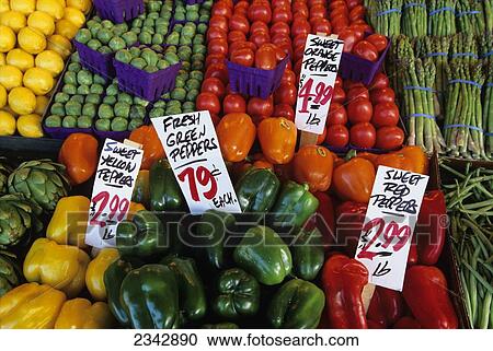 Stock Image - Agriculture - Fresh produce offered for sale at the Pike Place Market / Seattle, Washington, USA.. Fotosearch