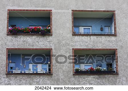 Picture - Apartments In The Horseshoe Settlement Of The Britz Development Built In 1925, Berlin, Germany. Fotosearch