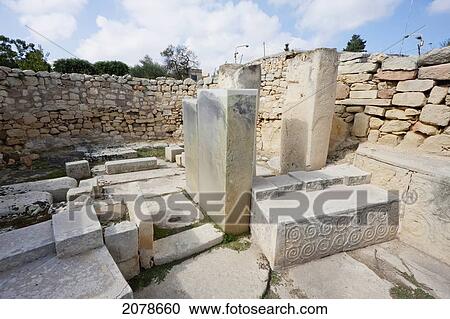 Stock Image - Apse With A Carved Altar, Tarxien Temples, Malta. Fotosearch