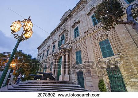 Stock Image - Auberge De Castille Et Leon, Seat Of The Primer Minister Of Malta At Dusk, Valletta, Malta. Fotosearch