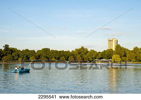 Stock Image - Boat In The Middle Of Hyde Park's Lake, London, Uk. Fotosearch