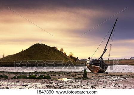 Boat On Beach At Low Tide; Alnmouth, Northumberland, England View Large Photo Image Stock Image - Boat On Beach At Low Tide; Alnmouth, Northumberland, England. Fotosearch