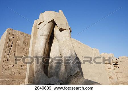 Stock Image - Broken Colossus Of Tuthmosis Iii At The Seventh Pylon, East Wing, Southern Facade In The Karnak Temple Complex, Luxor, Qina, Egypt. Fotosearch