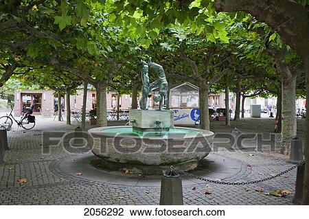 Stock Image - Cartwheel Fountain, Dusseldorf, North Rhine-Westphalia, Germany. Fotosearch