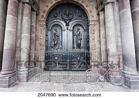 Stock Image - Carved Door Of The Metropolitan Cathedral, Quito, Pichincha, Ecuador. Fotosearch