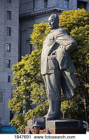 Stock Image - Chairman Mao Statue On The Bund; Shanghai, China. Fotosearch