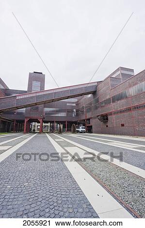 Stock Image - Circulating Plant Of Shaft 12 In The Zollverein Coal Mine Industrial Complex, Essen, North Rhine-Westphalia, Germany. Fotosearch