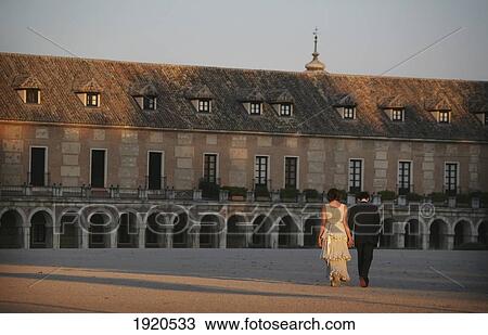 Stock Image - Couple Walking In Grounds Of Royal Palace In Aranjuez At Dusk, Madrid, Spain. Fotosearch