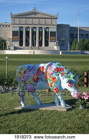 Stock Image - Cow Sculpture At Museum Campus In Front Of Field Museum Of Natural History, Chicago, Illinois, Usa. Fotosearch