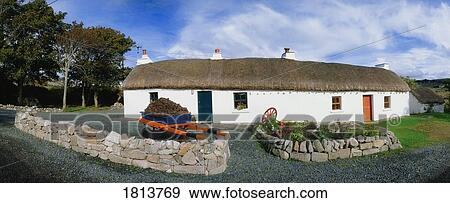 Crohy Head Co Donegal Ireland Traditional Thatched Cottage