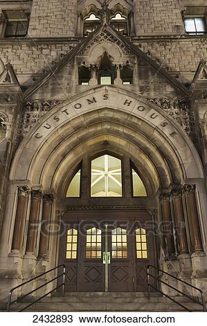 Stock Image - Customs House building at nighttime, Broadway street; Nashville, Tennessee, United States of America. Fotosearch
