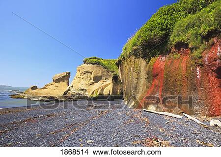 Picture - Depoe Bay, Oregon, United States Of America; Low Tide And Arch Rock. Fotosearch