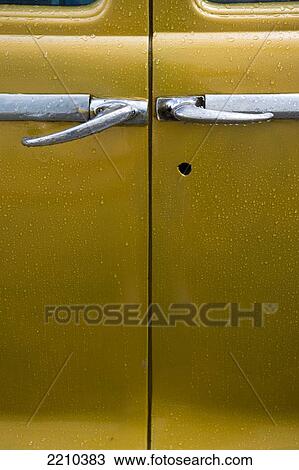 Stock Image - Details Of Old American Cars In Old Havana, Cuba.. Fotosearch