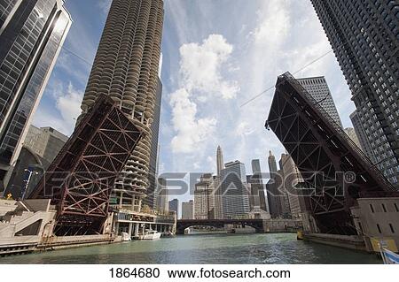 Stock Image - Drawbridge; Chicago, Illinois, Usa. Fotosearch