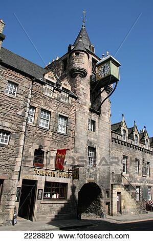 Stock Image - Former Tolbooth And The Tolbooth Tavern On Canon Street, The Royal Mile, Edinburgh, Scotland, Uk, Europe. Fotosearch