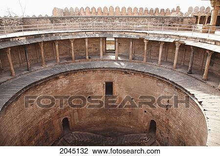 Fort: Water Tank Of The Vishnu Temple, Gwalior, Madhya Pradesh, India View Large Photo Image Stock Image - Fort: Water Tank Of The Vishnu Temple, Gwalior, Madhya Pradesh, India. Fotosearch