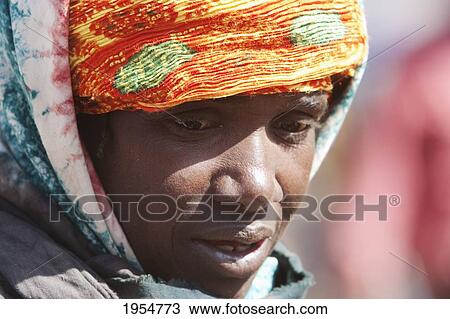 Stock Image - Fulani woman at the Monday Market, Djenne, Mali. Fotosearch