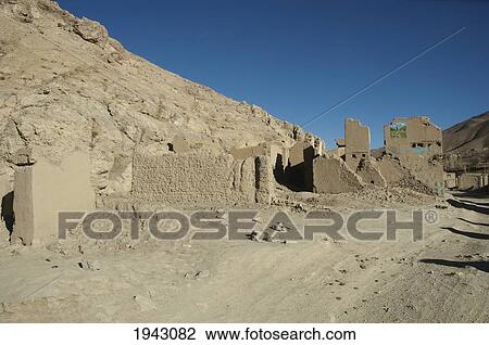Stock Image - Gardandiwal (Dane Sia Sang) Is One Of The Many Hazara Bazaar Towns Destroyed By The Taliban, Vardak Province, Afghanistan. Fotosearch