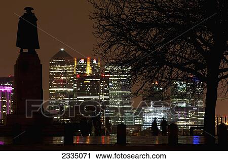 Stock Image - General Wolfe Statue In Greenwich Park At Night With Canary Wharf In Background; London, England, Uk. Fotosearch