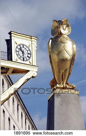 Stock Photography - Golden Statue Of Owl, Symbol Of The City Of Leeds. Fotosearch