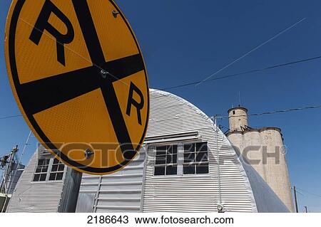 Grain Elevator With Round Head House, Tulia, Texas Panhandle, Usa View Large Photo Image Stock Image - Grain Elevator With Round Head House, Tulia, Texas Panhandle, Usa. Fotosearch