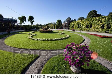 Great Parterre of Schonbrunn Palace, Vienna (Wien), Austria View Large Photo Image Stock Image - Great Parterre of Schonbrunn Palace, Vienna (Wien), Austria. Fotosearch
