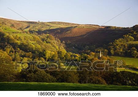 Stock Image - Hathersage, Derbyshire, England; Moorland Edge In Peak District National Park. Fotosearch