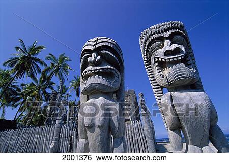 Stock Photograph - Hawaii, Big Island, Puuhonua O Honaunau, Close-Up Tiki At Hale O Keawe Heiau. Fotosearch