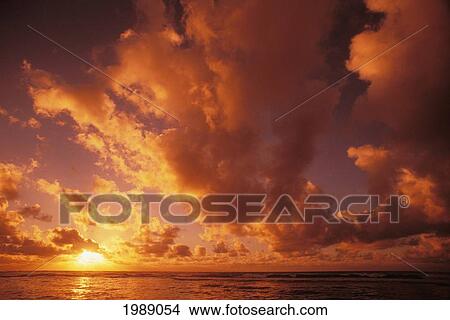 Picture - Hawaii, Kauai, Wailua, Sunrise Over The Ocean On A Cloudy Morning.. Fotosearch