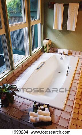 Picture - Hawaii, Maui, Hana Coast, Hotel Hana Maui, Bathtub In Sea Ranch Cottage. Fotosearch