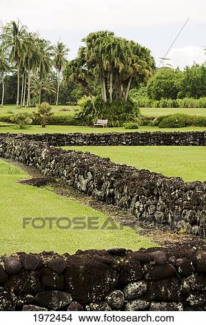 Picture - Hawaii, Maui, Hana, Kahanu Gardens And Pi'ilani Heiau.. Fotosearch