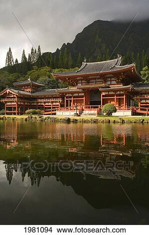 Picture - Hawaii, Oahu, Ahuimanu Valley, Valley Of The Temples, Byodo-In Temple And Reflection In Pond, Mountains In Background.. Fotosearch