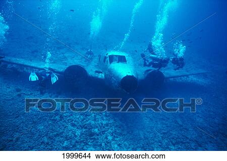 Picture - Hawaii, Oahu, Airplane Wreck Off Waianae Coast, Divers. Fotosearch