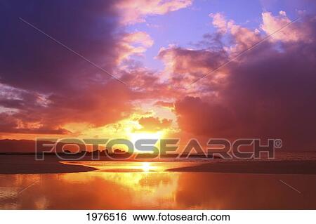 Stock Photograph - Hawaii, Oahu, Beautiful Sunset.. Fotosearch