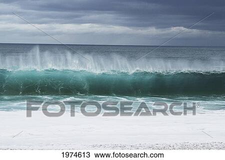 Stock Image - Hawaii, Oahu, Beautiful Wave Breaking.. Fotosearch