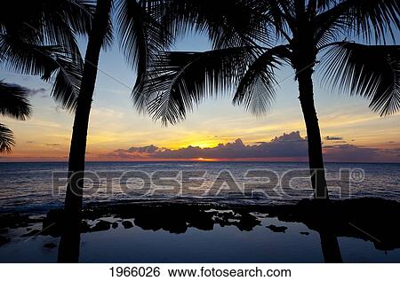 Stock Photograph - Hawaii, Oahu, Koolina, Colorful Sunset On The West Shore Of Oahu.. Fotosearch