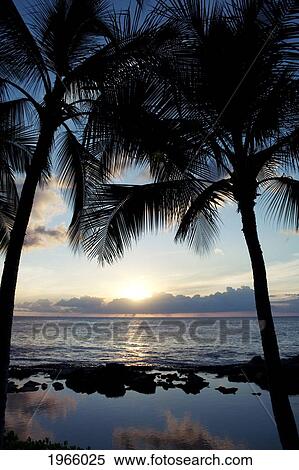 Stock Photography - Hawaii, Oahu, Koolina, Vibrant Sunset On The West Shore Of Oahu.. Fotosearch
