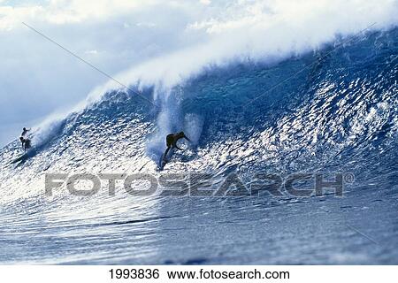 Stock Photograph - Hawaii, Oahu, North Shore, Banzai Pipeline, Pancho Sullivan Riding Wave. Fotosearch