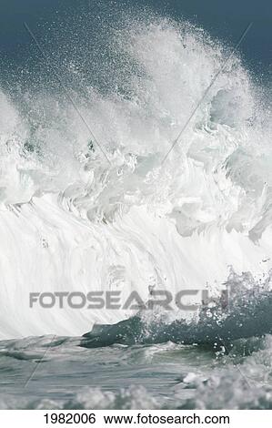 Stock Photograph - Hawaii, Oahu, North Shore, crashing shorebreak. Fotosearch